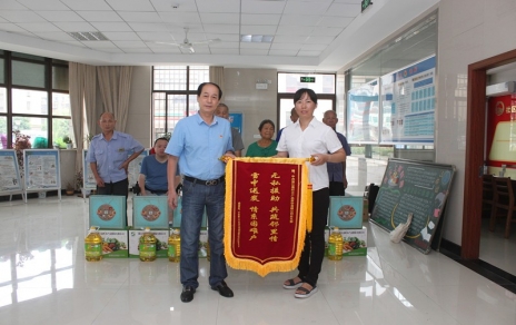 中秋國慶雙節前慰問社區困難家庭